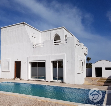 V 246 -                            بيع
                           Villa avec piscine Djerba